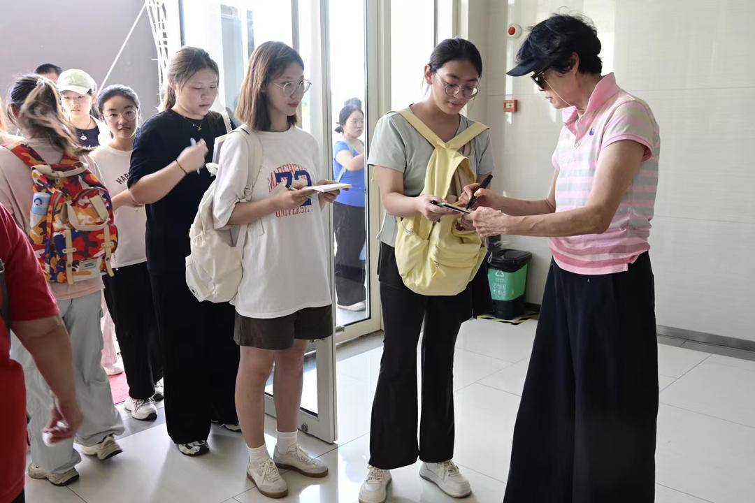 育记忆系列, 丛书下基层